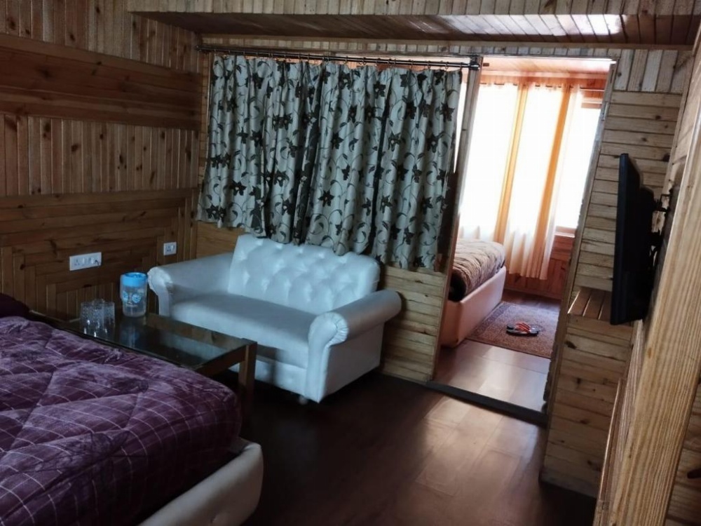 Room image 4